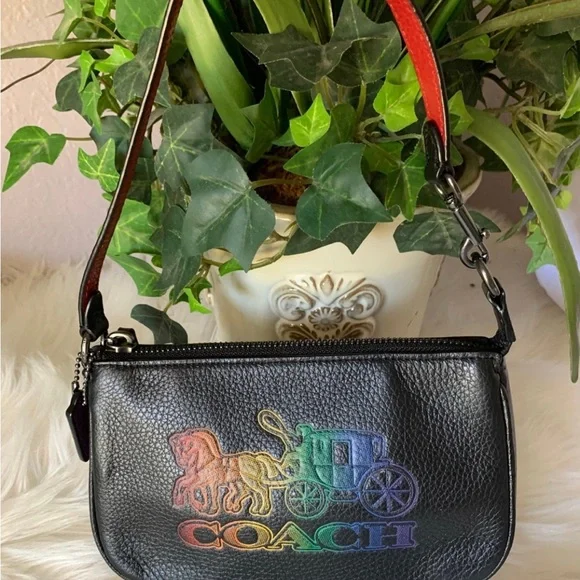 🔥SOLD🔥 Coach Nolita 19 .Black Leather Rainbow Horse and Carriage Print - Picture 2 of 10
